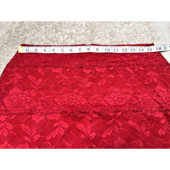 Guess Women’s Navi Lace Mini Skirt Size L Red Double Lined Stretch PreLoved - Picture 8 of 12